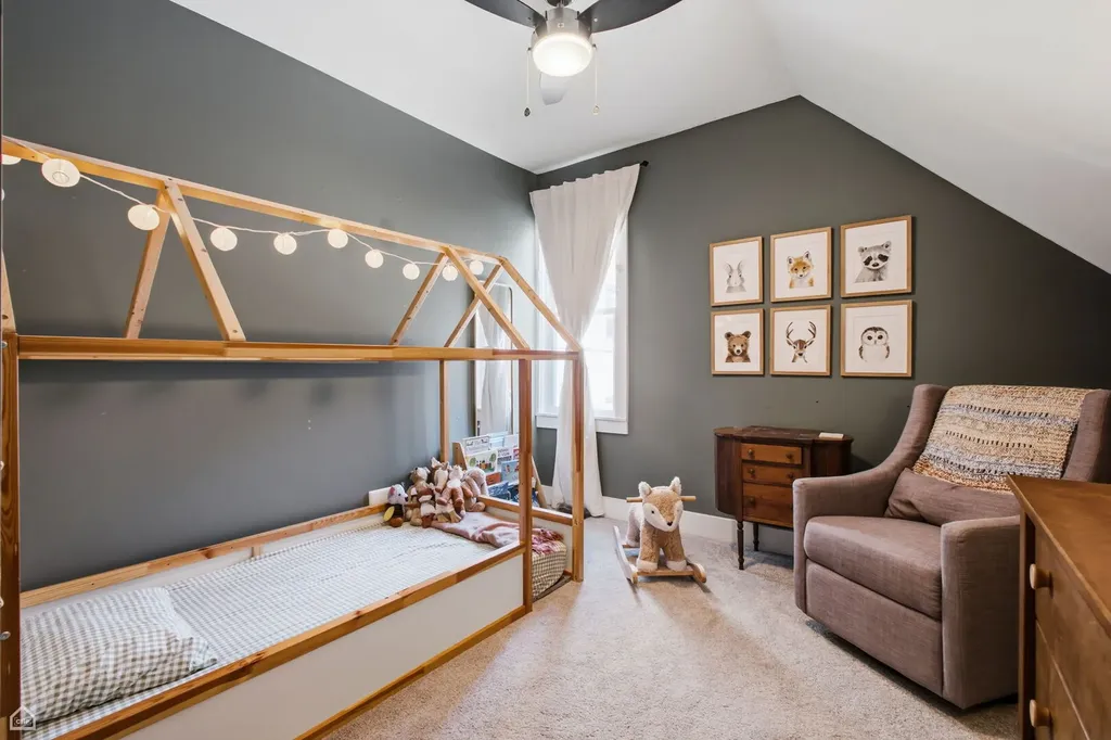 3038 West Diversey Avenue Chicago IL 60647