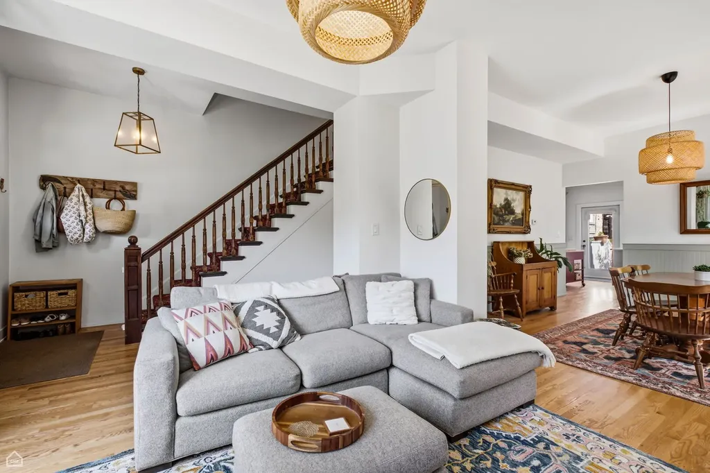 3038 West Diversey Avenue Chicago IL 60647