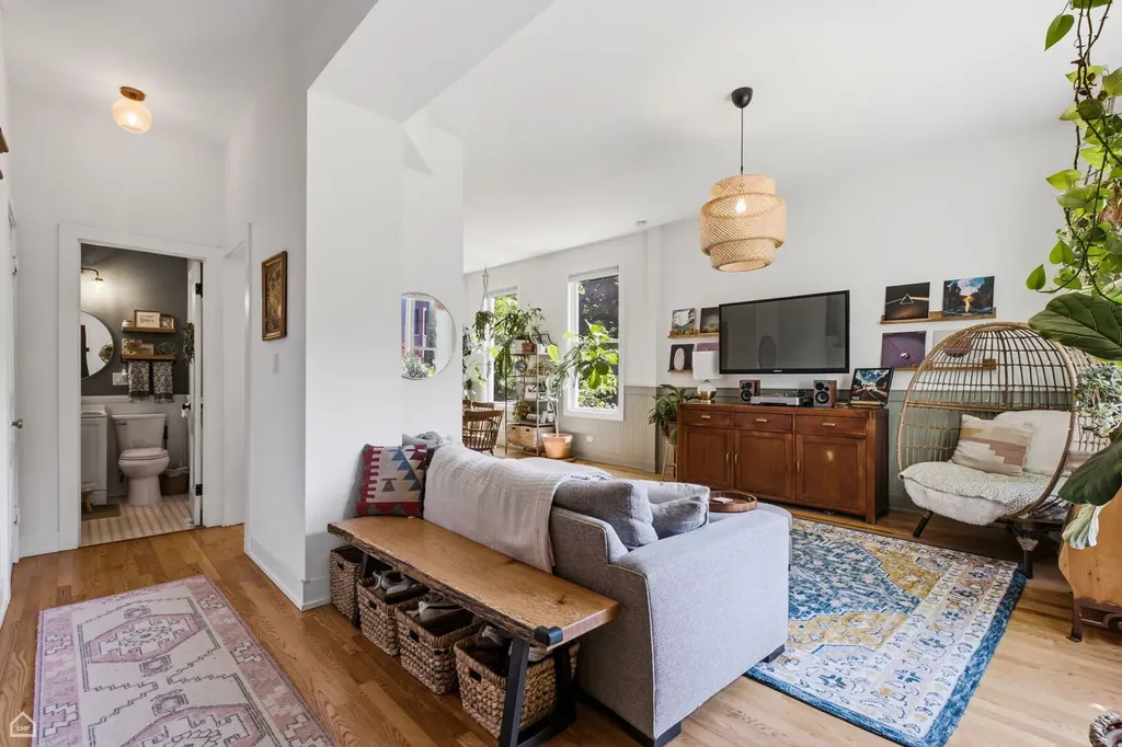 3038 West Diversey Avenue Chicago IL 60647