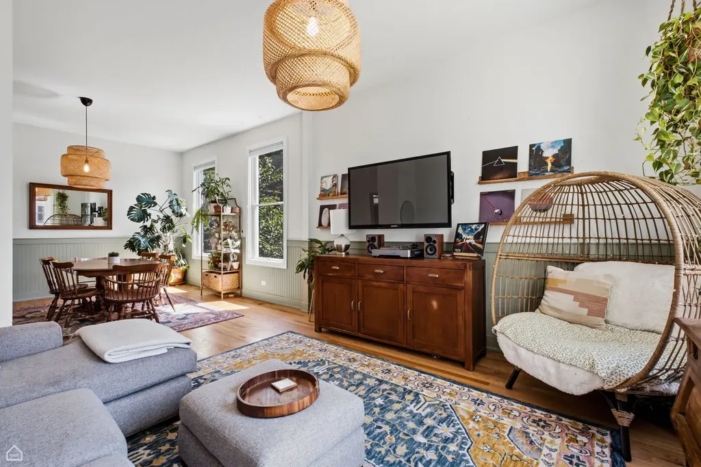 3038 West Diversey Avenue Chicago IL 60647