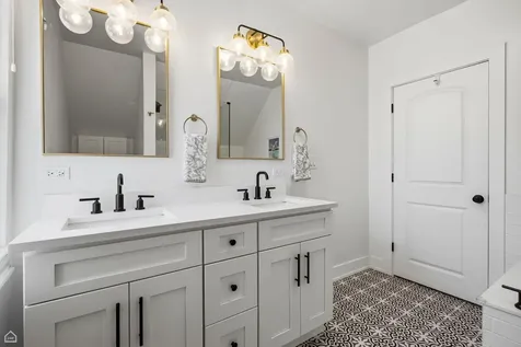 3038 West Diversey Avenue Chicago IL 60647
