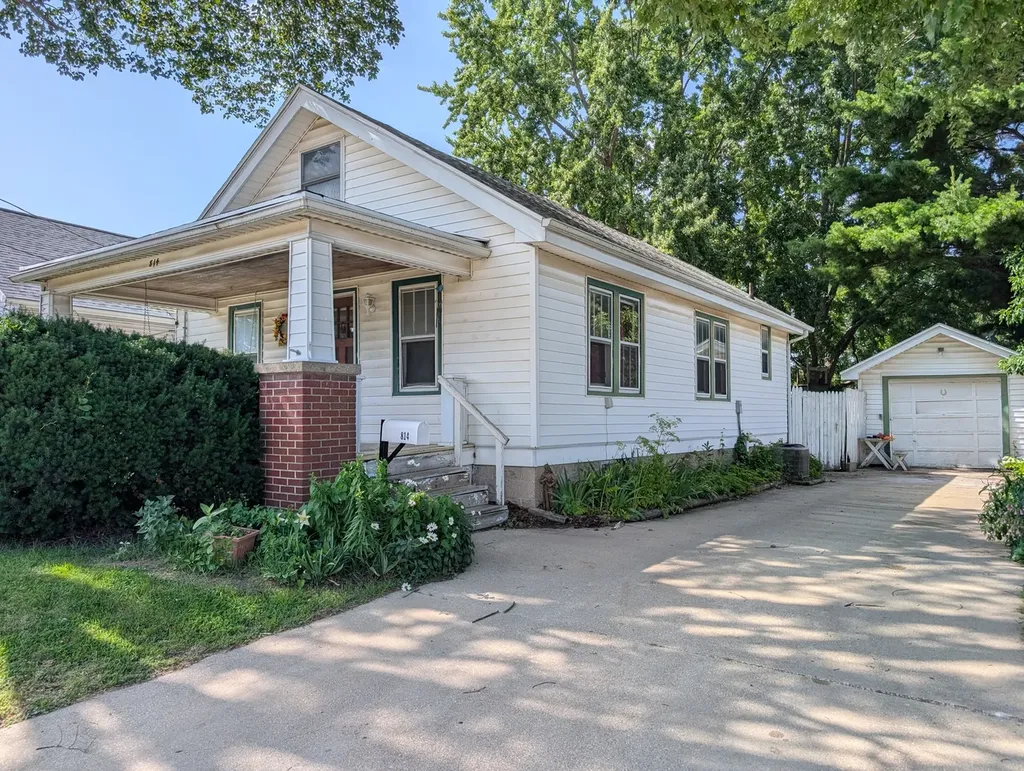 814 West Hamilton Street Freeport IL 61032