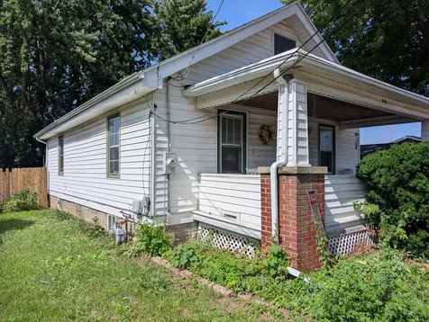 814 West Hamilton Street Freeport IL 61032