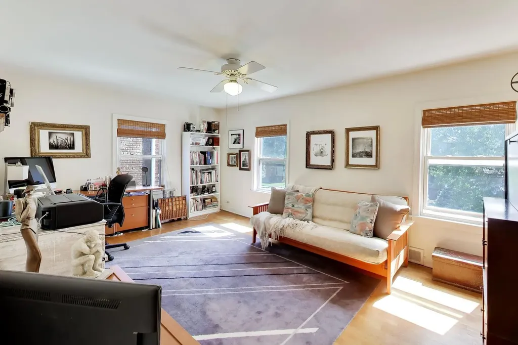 6028 North Whipple Street N Chicago IL 60659