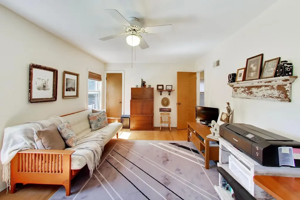 6028 North Whipple Street N Chicago IL 60659