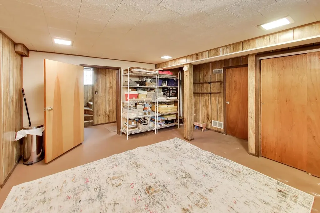 6028 North Whipple Street N Chicago IL 60659
