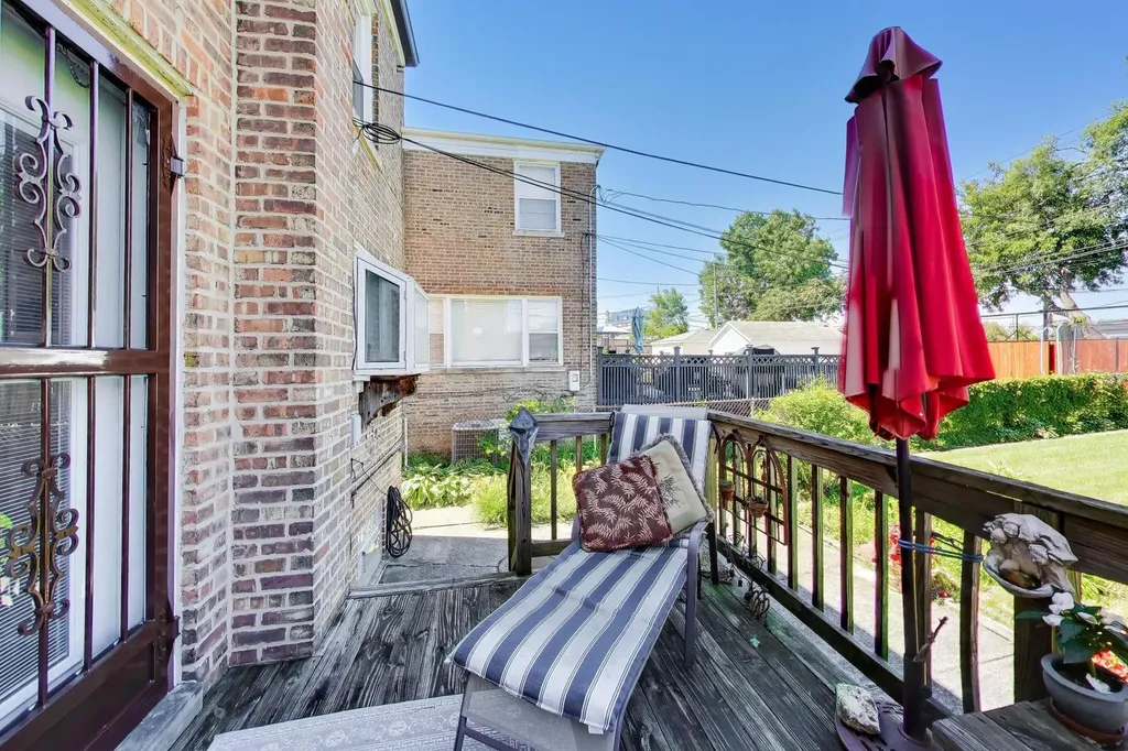 6028 North Whipple Street N Chicago IL 60659
