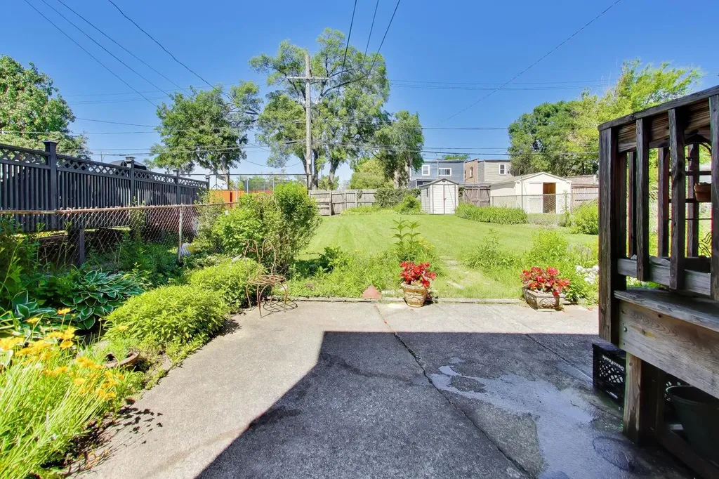 6028 North Whipple Street N Chicago IL 60659