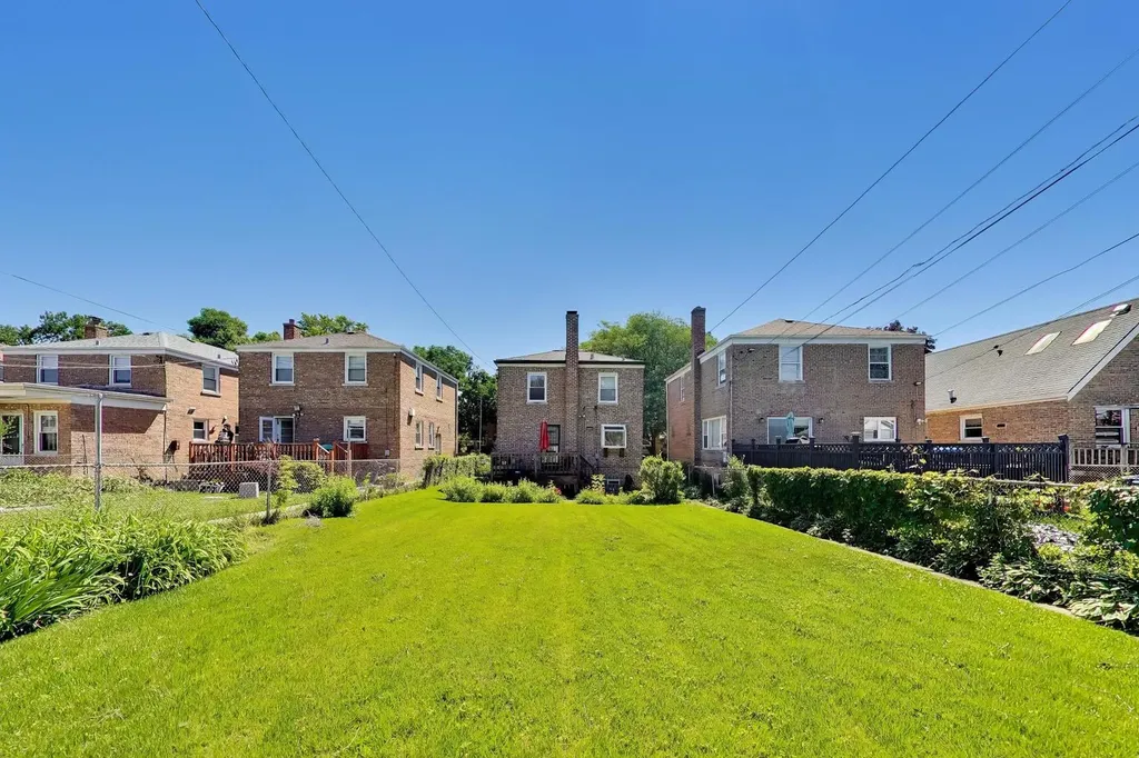6028 North Whipple Street N Chicago IL 60659