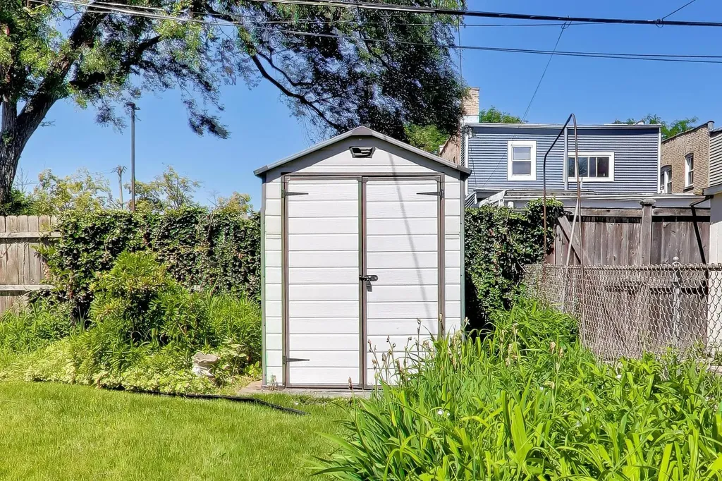 6028 North Whipple Street N Chicago IL 60659