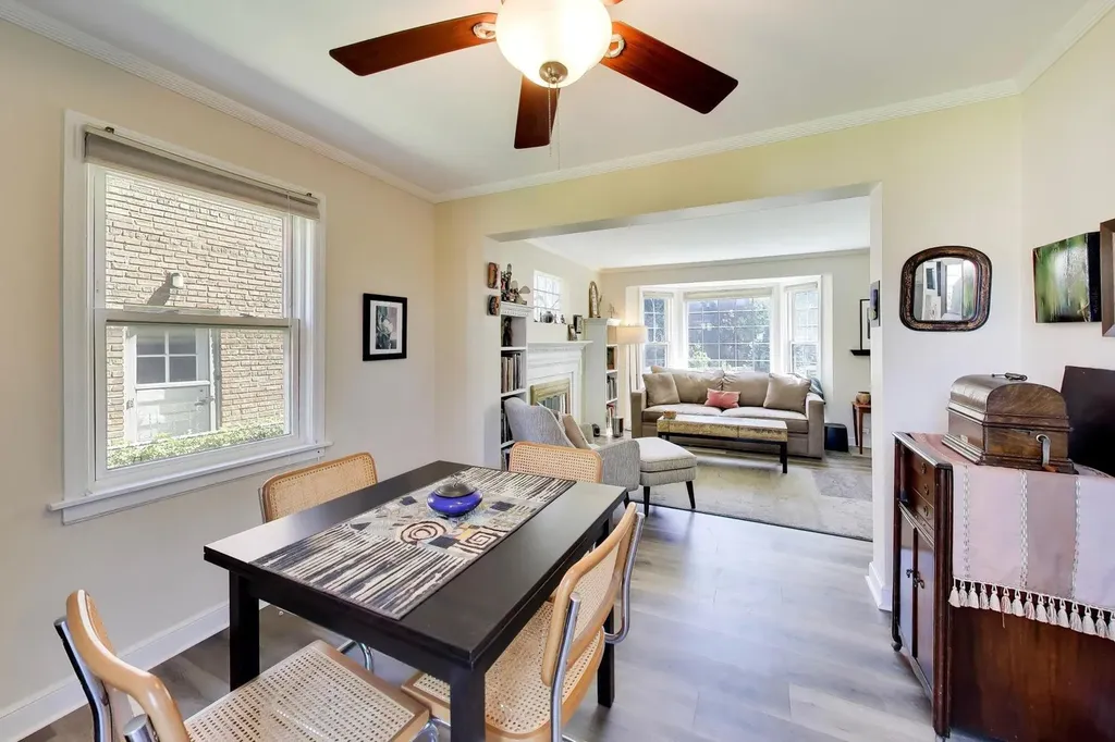 6028 North Whipple Street N Chicago IL 60659