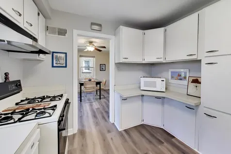 6028 North Whipple Street N Chicago IL 60659