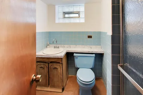 6028 North Whipple Street N Chicago IL 60659