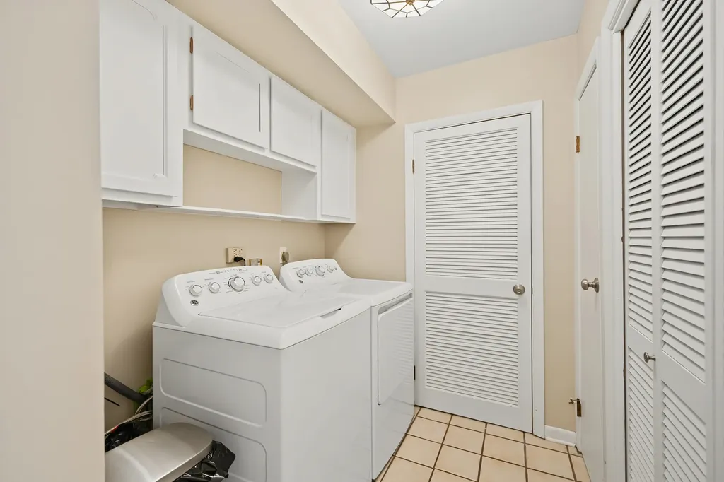21W715 Glen Valley Drive Glen Ellyn IL 60137