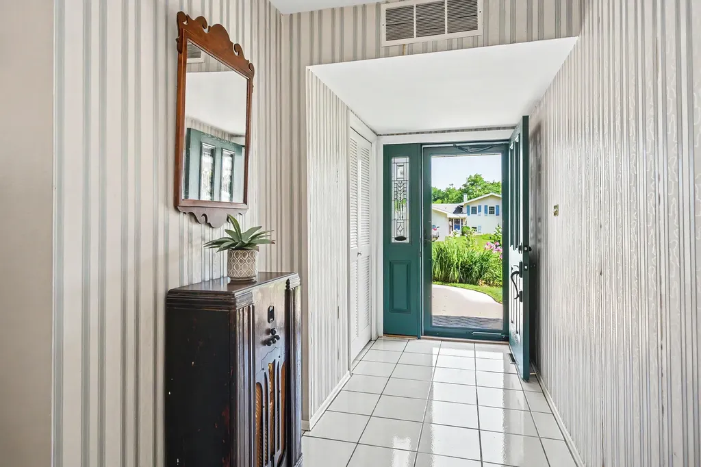 21W715 Glen Valley Drive Glen Ellyn IL 60137