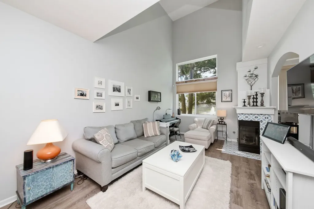3069 Autumn Lake Drive Aurora IL 60504