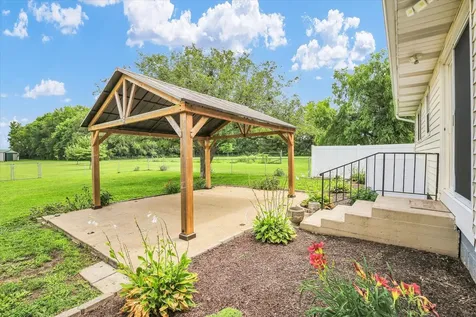601 West Woodyard Avenue Ridge Farm IL 61870