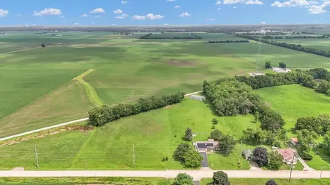 601 West Woodyard Avenue Ridge Farm IL 61870