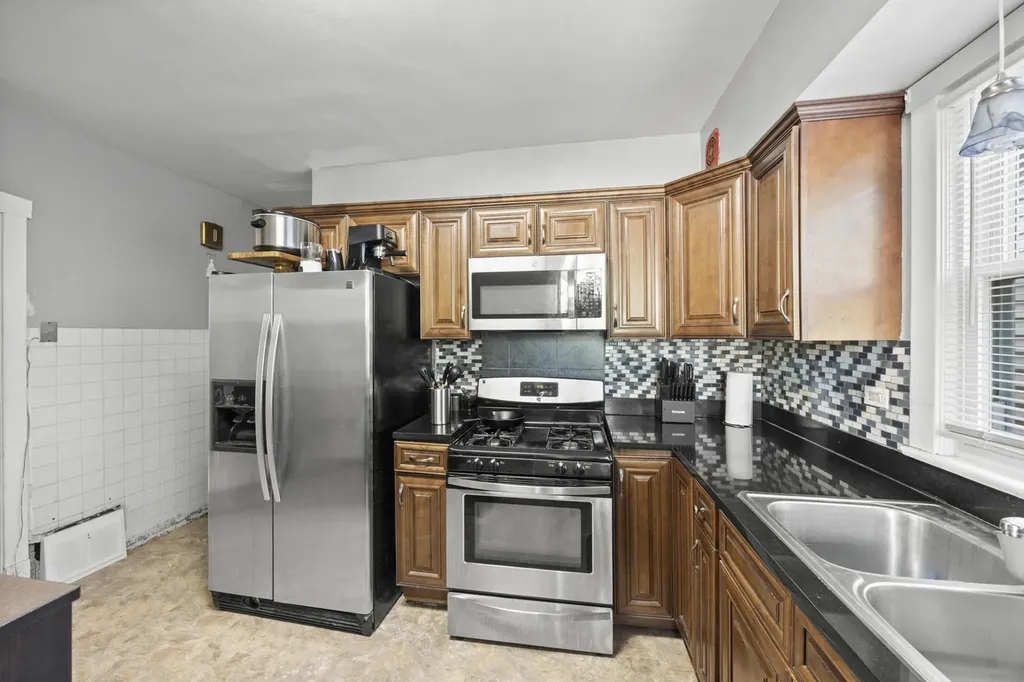 8328 South Essex Avenue Chicago IL 60617