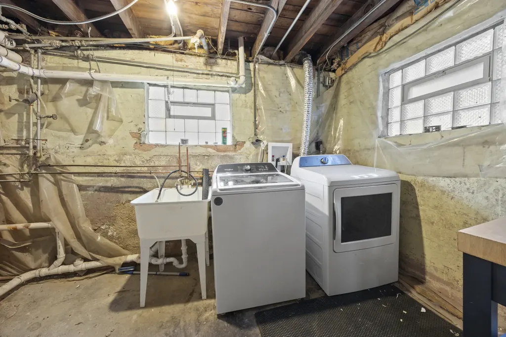 8328 South Essex Avenue Chicago IL 60617