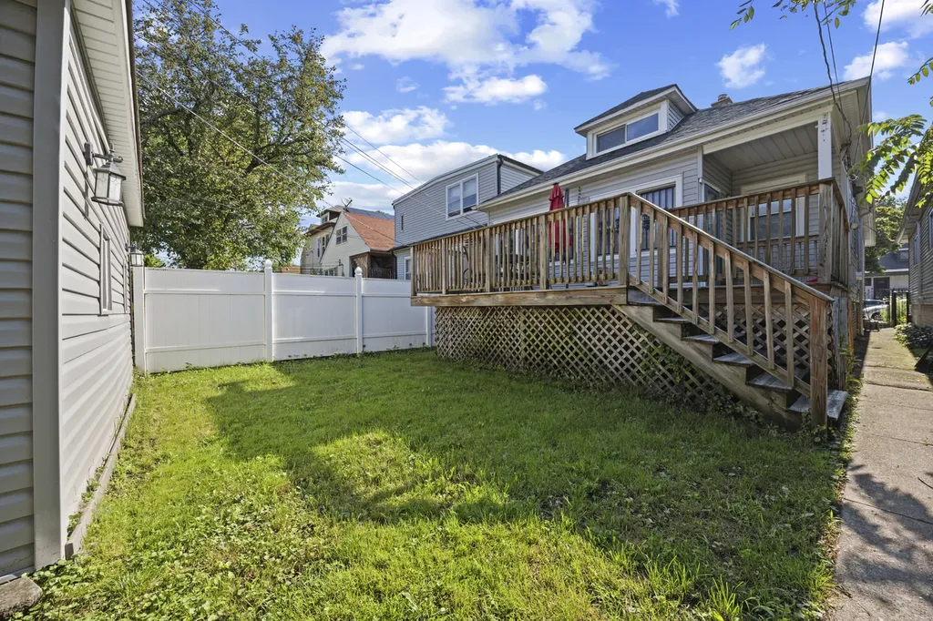 8328 South Essex Avenue Chicago IL 60617