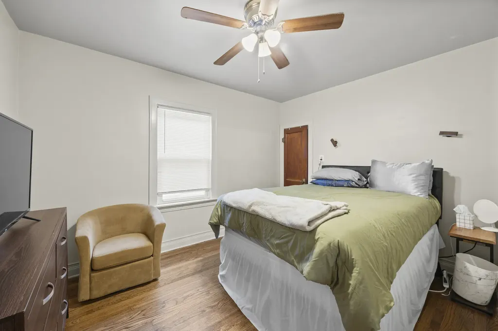 8328 South Essex Avenue Chicago IL 60617