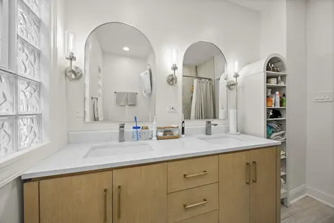 8328 South Essex Avenue Chicago IL 60617