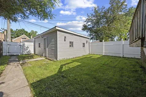 8328 South Essex Avenue Chicago IL 60617