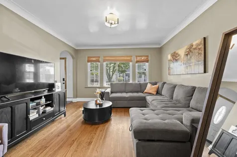 8328 South Essex Avenue Chicago IL 60617