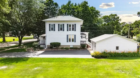 204 East Navaho Avenue Shabbona IL 60550