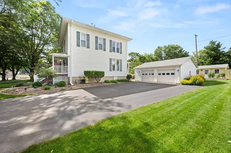 204 East Navaho Avenue Shabbona IL 60550