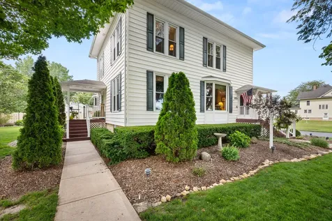 204 East Navaho Avenue Shabbona IL 60550