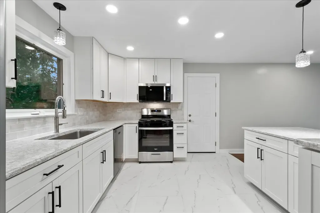 7087 North Mcalpin Avenue Chicago IL 60646