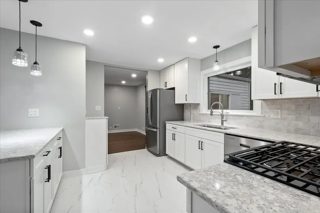 7087 North Mcalpin Avenue Chicago IL 60646
