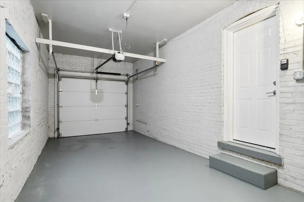 7087 North Mcalpin Avenue Chicago IL 60646