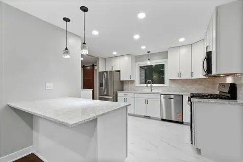 7087 North Mcalpin Avenue Chicago IL 60646