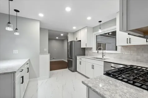 7087 North Mcalpin Avenue Chicago IL 60646