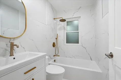 7087 North Mcalpin Avenue Chicago IL 60646