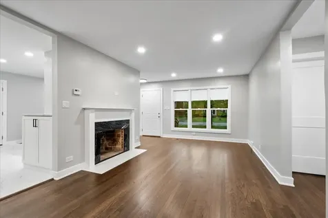 7087 North Mcalpin Avenue Chicago IL 60646