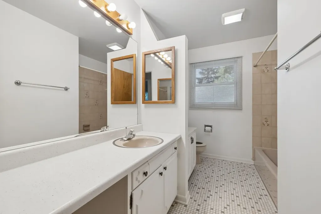 5845 Lenox Road Lisle IL 60532