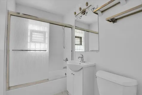 3864 Fargo Avenue Skokie IL 60076