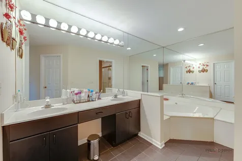 287 Willow Parkway Buffalo Grove IL 60089