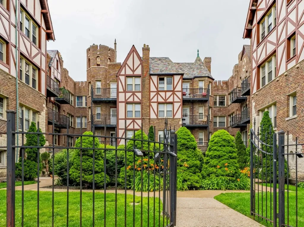 5717 North Kimball Avenue Chicago IL 60659