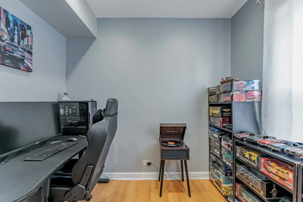 5717 North Kimball Avenue Chicago IL 60659