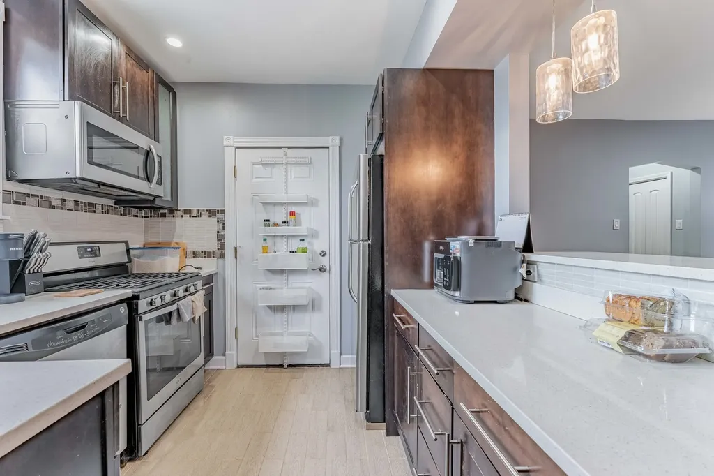 5717 North Kimball Avenue Chicago IL 60659