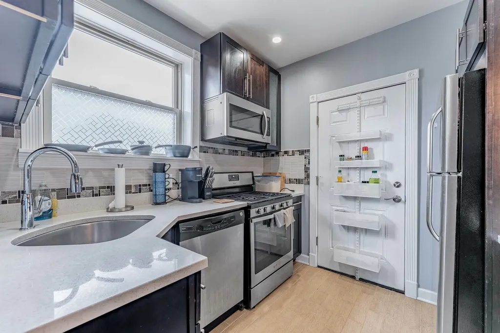 5717 North Kimball Avenue Chicago IL 60659