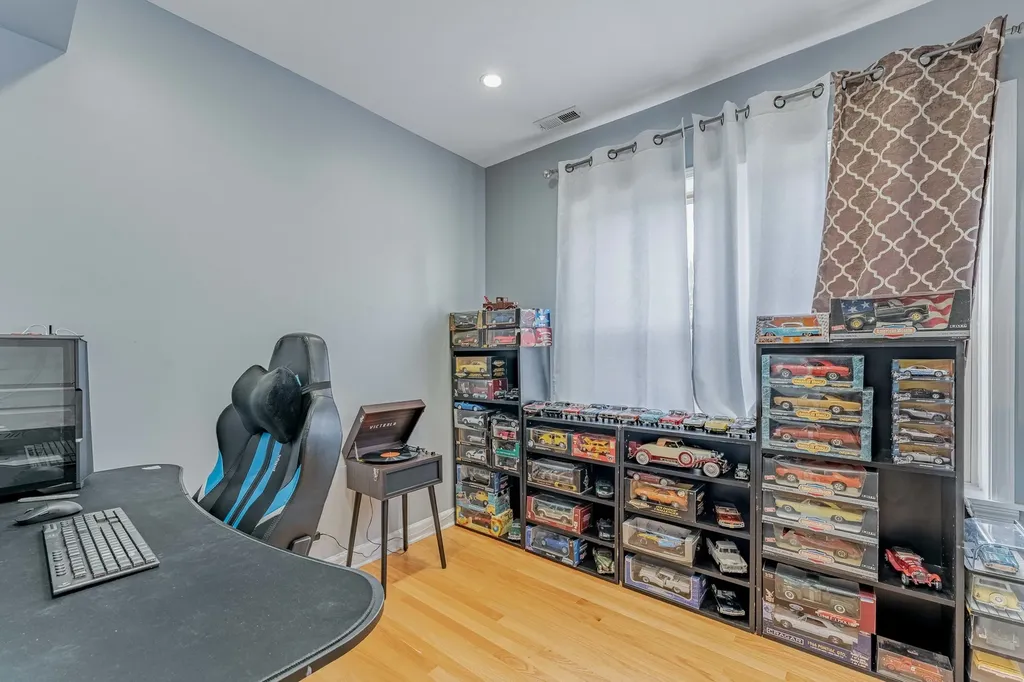 5717 North Kimball Avenue Chicago IL 60659