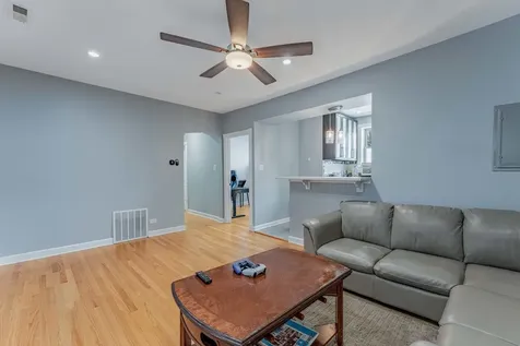 5717 North Kimball Avenue Chicago IL 60659