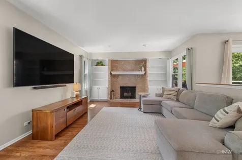 1009 Wedgewood Drive Crystal Lake IL 60014