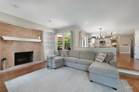 1009 Wedgewood Drive Crystal Lake IL 60014